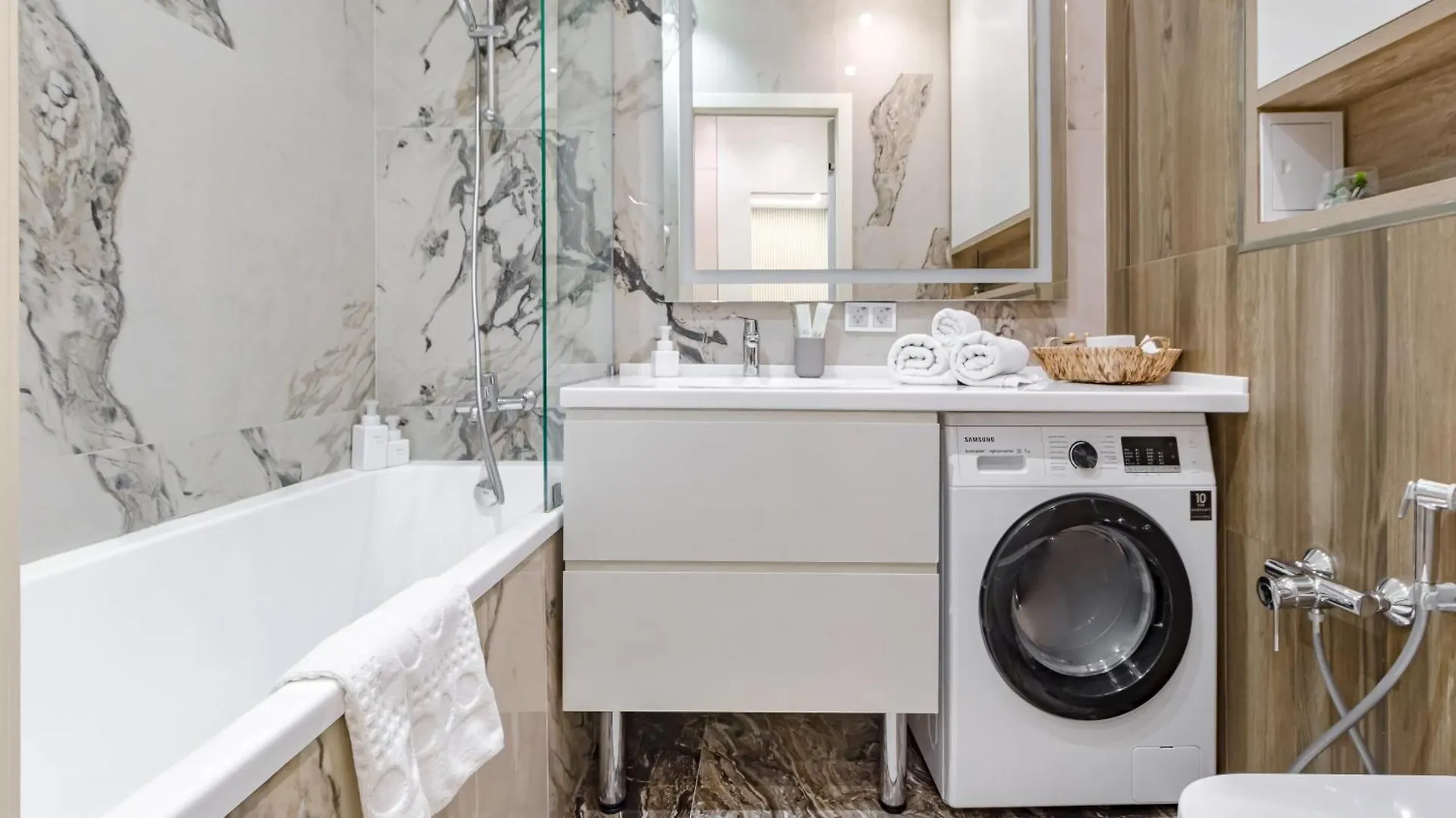 Tokyo One Room Apartments, A Residential Complex Αστάνα 0*,