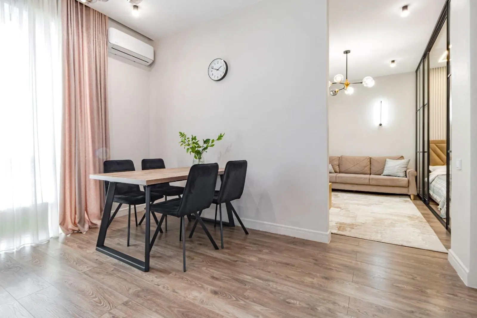 Tokyo One Room Apartments, A Residential Complex Αστάνα