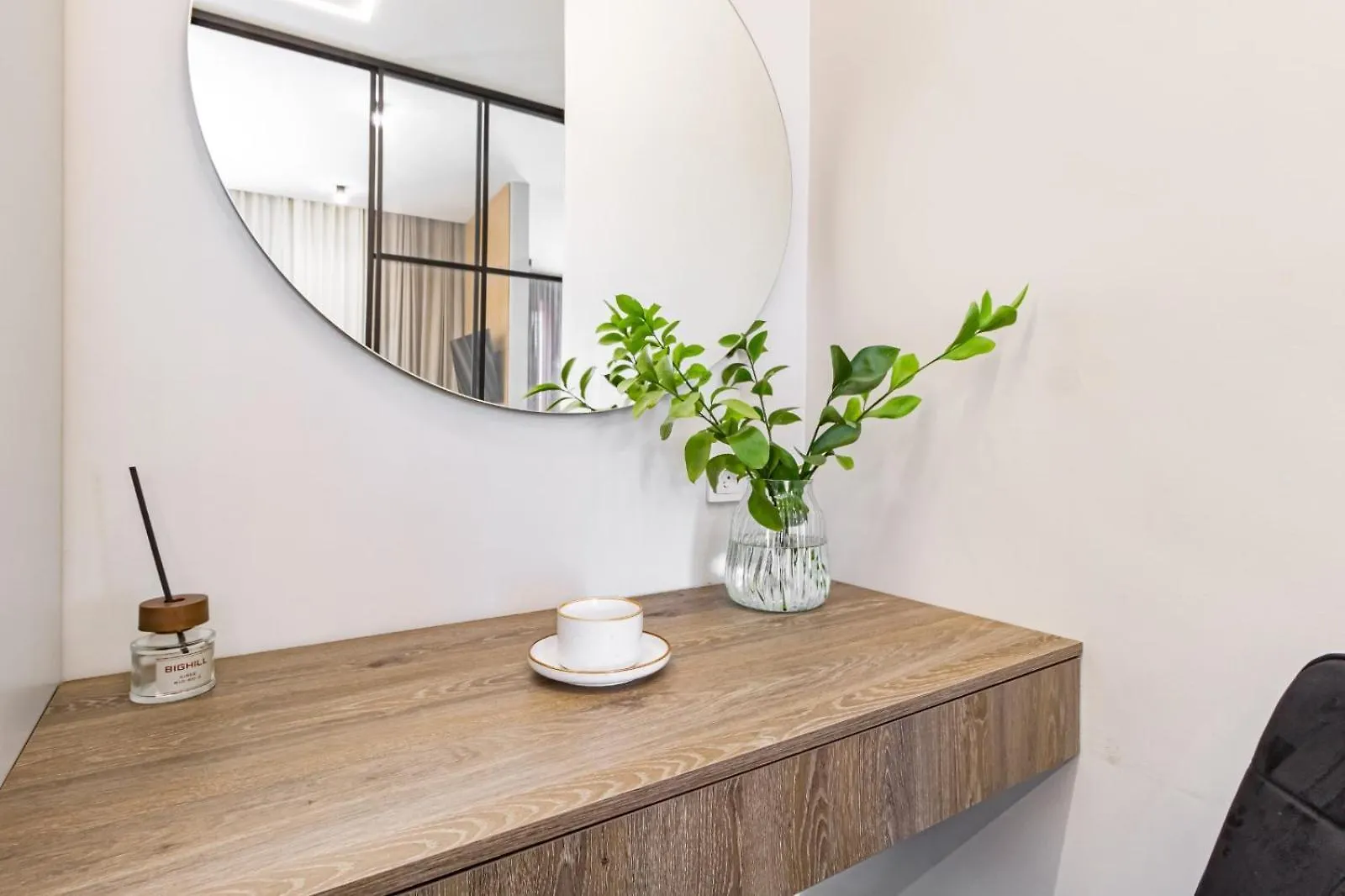 Tokyo One Room Apartments, A Residential Complex Αστάνα