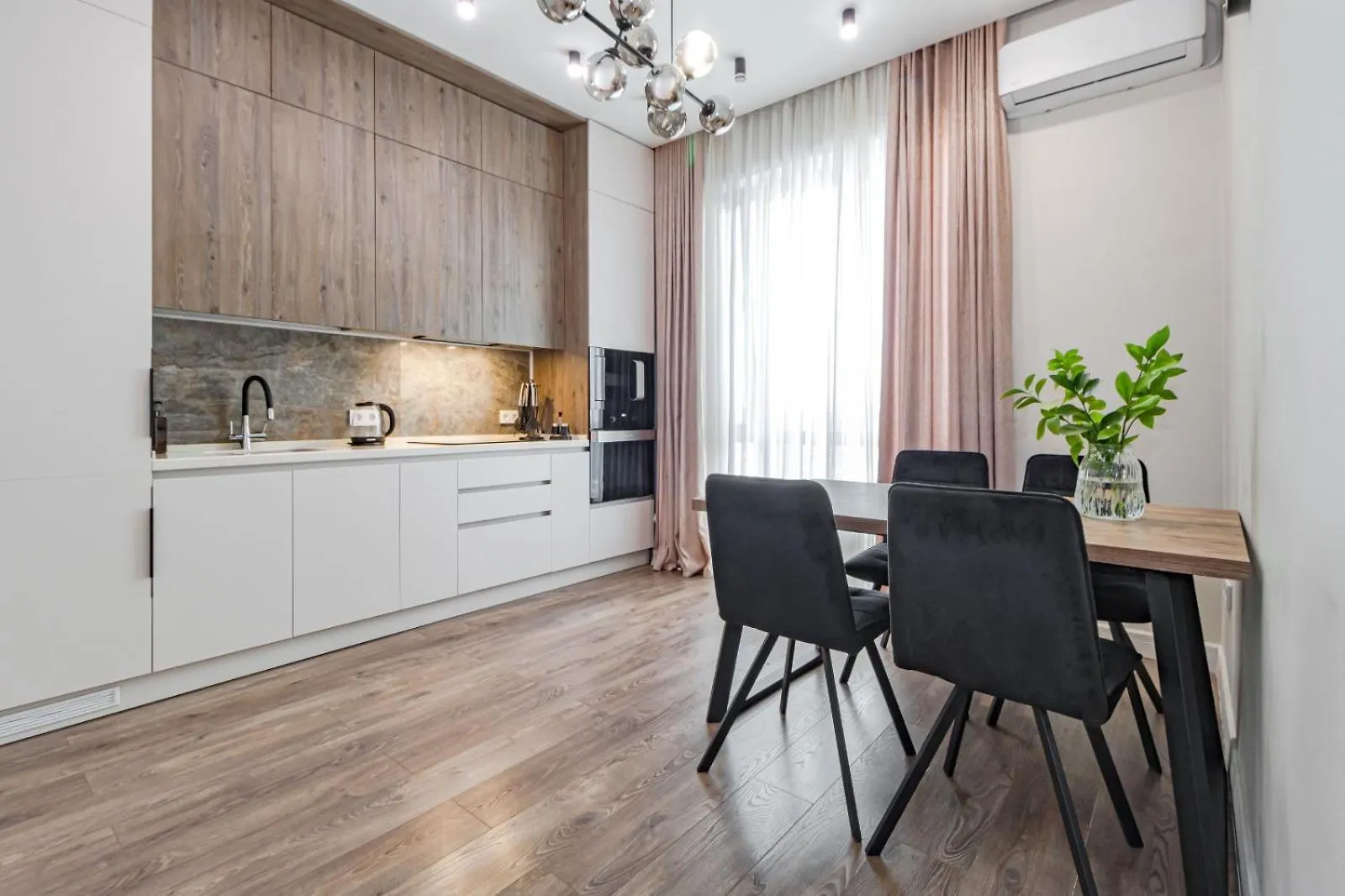 Tokyo One Room Apartments, A Residential Complex Αστάνα